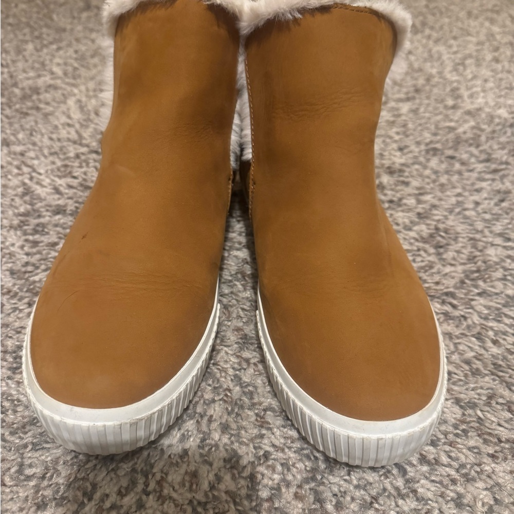 Timberland Tan Ankle Boots with White Trim
